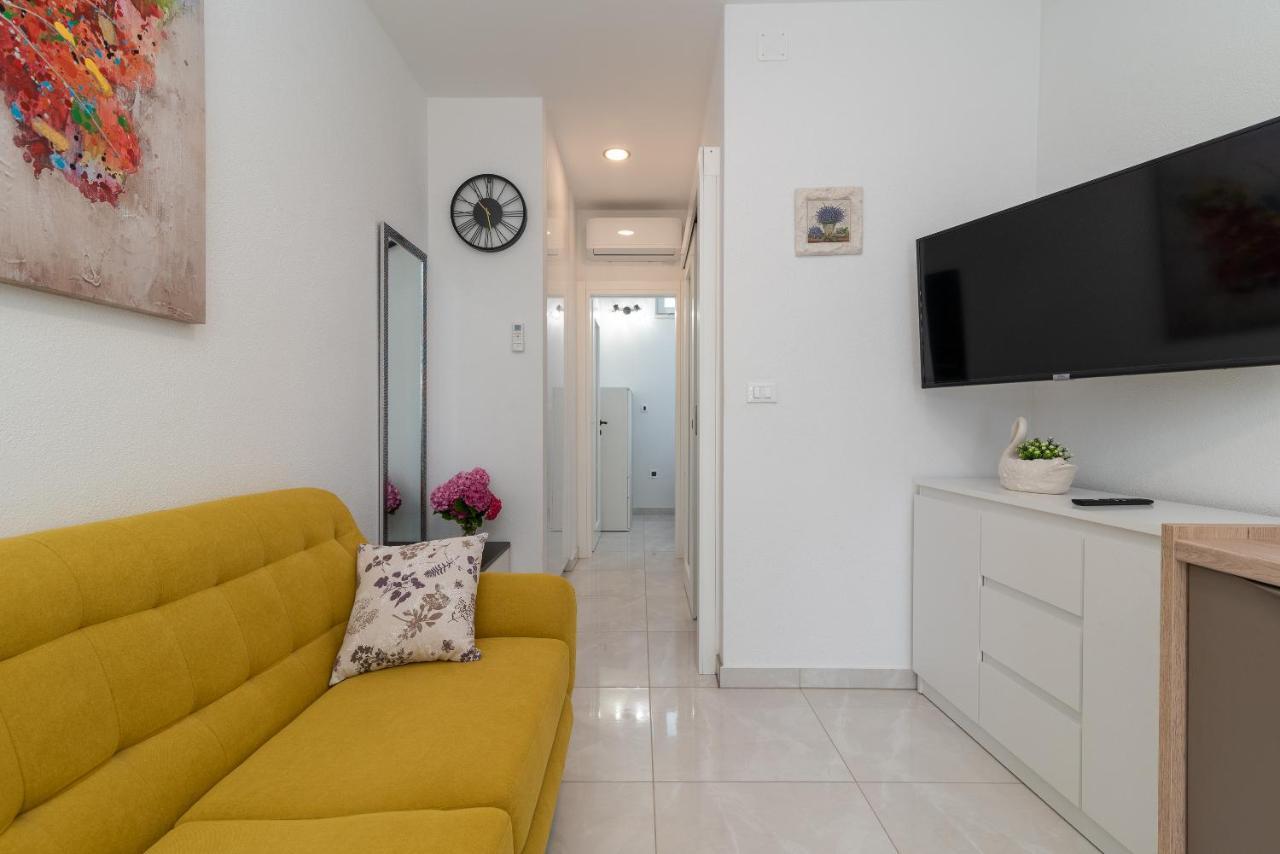 Apartment Leo Trogir Exteriör bild